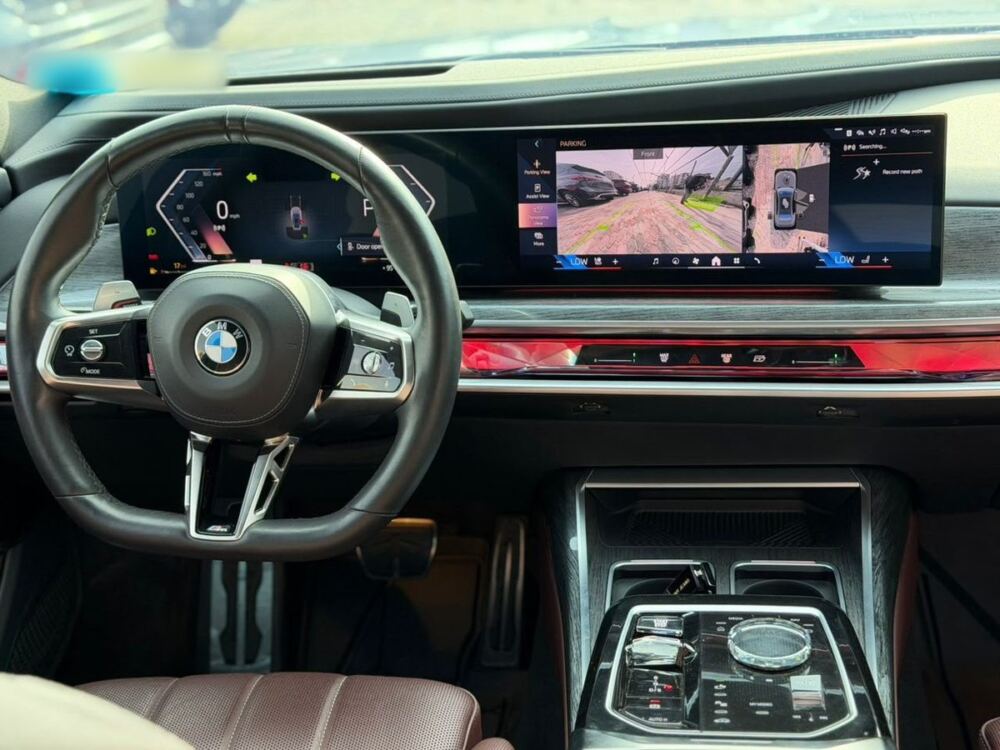 Clean car interior at the Gidicars lot